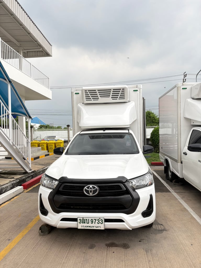 TOYOTA HILUX REVO รถบรรทุก 4ล้อ ตู้เย็น ปี2022 เลขไมล์น้อยกว่า 500,000 กม.