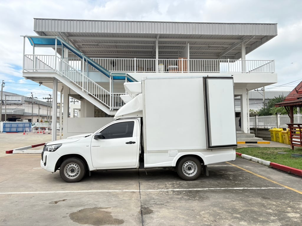 Toyota Hilux Revo ปี 2022 