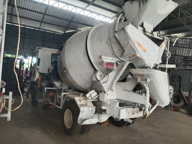 ISUZU FRR 139แรงม้า รถบรรทุก 6ล้อ โม่ผสมปูน ปี2018 เลขไมล์ 109,325 กม.