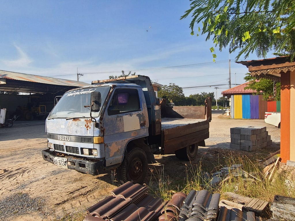 ISUZU KS110 98แรงม้า รถบรรทุก 6ล้อ ดั้มพ์ ปี2002 ISUZU KS110 98แรงม้า รถบรรทุก 6ล้อ ดั้มพ์ ปี2002