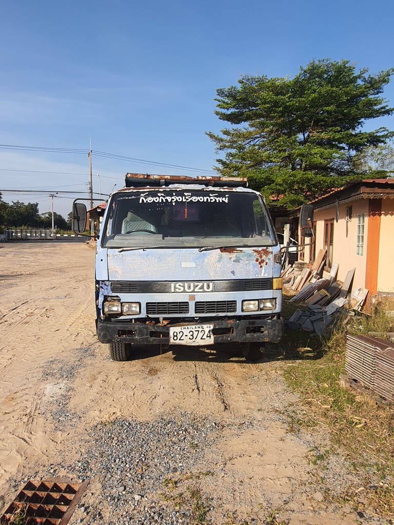 ISUZU KS110 98แรงม้า รถบรรทุก 6ล้อ ดั้มพ์ ปี2002 ISUZU KS110 98แรงม้า รถบรรทุก 6ล้อ ดั้มพ์ ปี2002