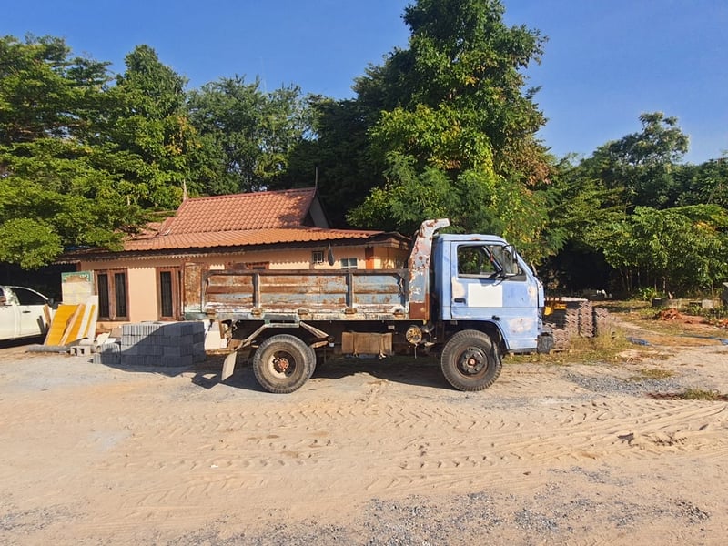 ISUZU KS110 98แรงม้า รถบรรทุก 6ล้อ ดั้มพ์ ปี2002 ISUZU KS110 98แรงม้า รถบรรทุก 6ล้อ ดั้มพ์ ปี2002