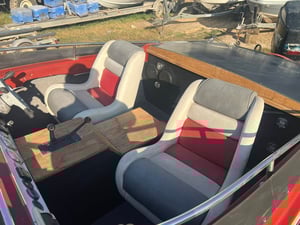 ขาย เรือนอก  hi performance   26 ฟุต เรือความเร็วสูง ทรงสวยมากๆ   มี ห้องนอน แถมเครื่อง mercury 250 ให้ด้วย                  