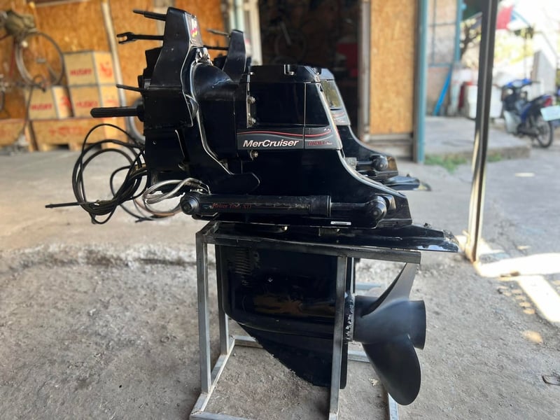 ขาย หางคู่ เรือยอชร์ sterndrive mercruiser bravo 2 x ดีเชล สวยๆ สีเดิมๆจากโรงงานเลย ( เป็นหางใหม่ไม่เคยใช้งานหนึ่งตัวnos  อีกหนึ่งตัวใช้งานน้อย ) 