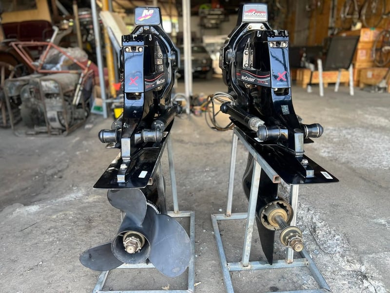 ขาย หางคู่ เรือยอชร์ sterndrive mercruiser bravo 2 x ดีเชล สวยๆ สีเดิมๆจากโรงงานเลย ( เป็นหางใหม่ไม่เคยใช้งานหนึ่งตัวnos  อีกหนึ่งตัวใช้งานน้อย ) 