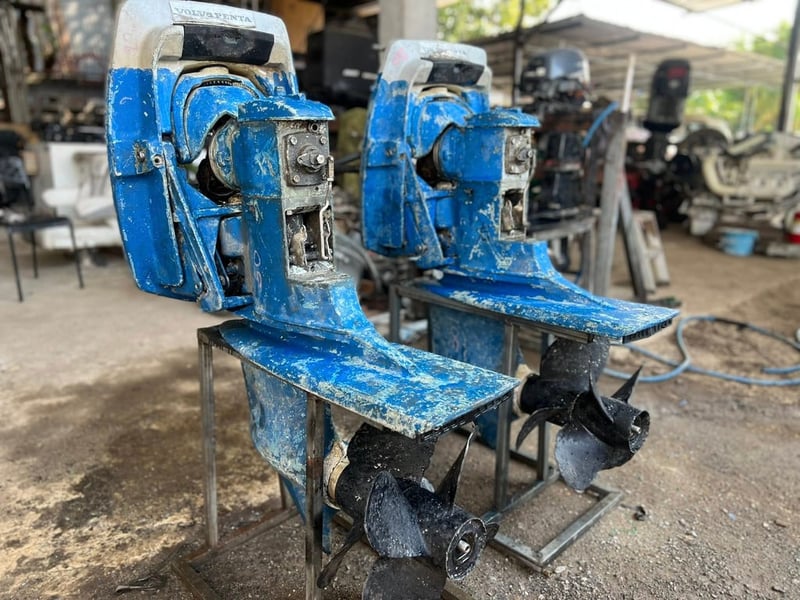 ขาย หางคู่เรือยอร์ช  volvo penta duo prop  ดีเชล ราคา คู่ละ 99,000 บาท ได้ 2 หางเลยครับ