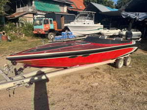 ขาย เรือนอก  hi performance   26 ฟุต เรือความเร็วสูง ทรงสวยมากๆ   มี ห้องนอน แถมเครื่อง mercury 250 ให้ด้วย                  