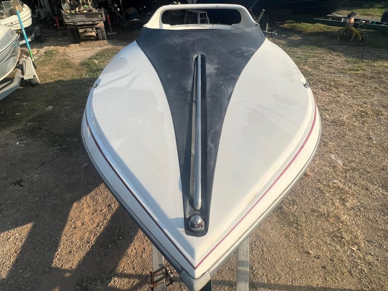 ตัดใจขายลูกรัก บอดี้เรือนอก  hi performance   glastron 19 css  19 ฟุต เรือความเร็วสูง ทรงสวยมากๆ ราคา 99,000 บาท รุ่นนี้ในเมืองนอกเล่นกันมากเลยครับเ