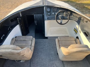 ตัดใจขายลูกรัก บอดี้เรือนอก  hi performance   glastron 19 css  19 ฟุต เรือความเร็วสูง ทรงสวยมากๆ ราคา 99,000 บาท รุ่นนี้ในเมืองนอกเล่นกันมากเลยครับเ