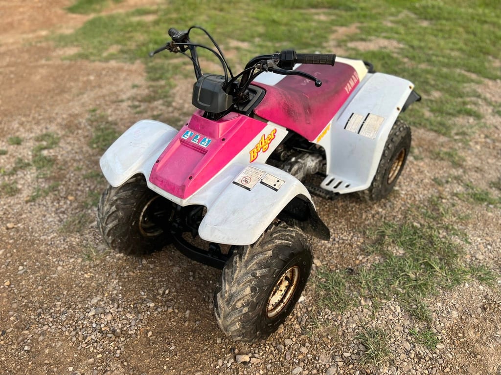 ขาย atv yamaha badger  เพิ่งมาจากญี่ปุ่นสดๆร้อนร้อน 3 เกียร์เดินหน้า เครื่อง นิ่มๆ แน่นๆ เลยครับ ราคา 29,500 บาท เป็นมิตรกับสิ่งแวดล้อม  รุ่นนี้เป็นเพลาขับทนมาก ครับ￼ รถอยู่อยุธยา นำเข้า จากญี่ปุ่น สนใจติดต่อ 087-6650665 หรือ 092-3130550 ครับ