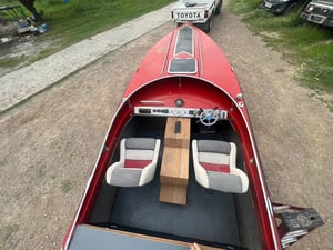 ขาย เรือนอก  hi performance   26 ฟุต เรือความเร็วสูง ทรงสวยมากๆ   มี ห้องนอน แถมเครื่อง mercury 250 ให้ด้วย                  