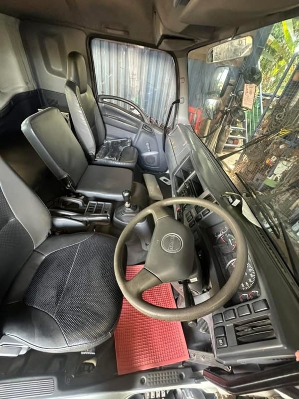 ขายรถ6ล้อติดเครน5ตัน