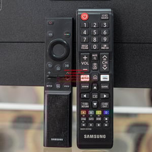 SAMSUNG UHD TV ขนาด 43 นิ้ว รุ่น UA43AU7002 KXXT UHD 4K มือสอง สภาพใหม่ รีโมท2อัน ผลิต 01-2024