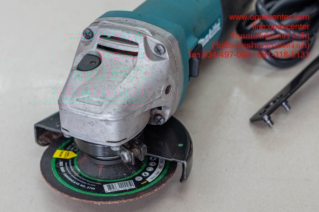 เครื่องเจียรไฟฟ้ามากีต้าร์ MAKITA 4 นิ้ว 9556HN 840 วัตต์ ของแท้ มือสอง สภาพใหม่ เครื่องเจียรไฟฟ้ามากีต้าร์ MAKITA 4 นิ้ว 9556HN 840 วัตต์ ของแท้ มือสอง สภาพใหม่