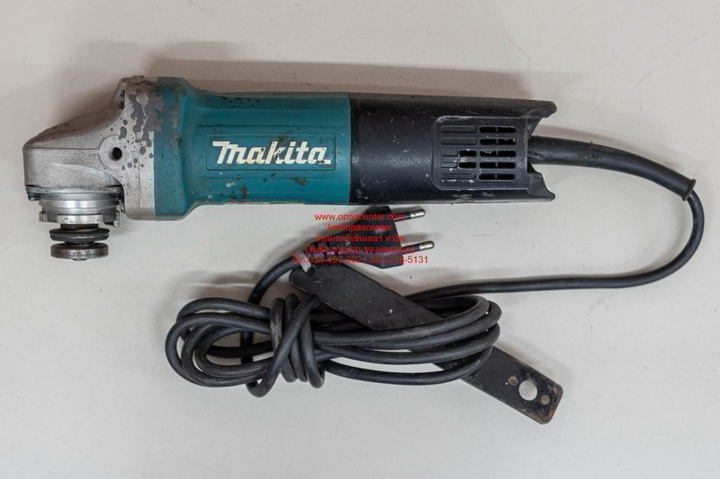 เครื่องเจียรไฟฟ้า มากีต้าร์ MAKITA 4 นิ้ว 840 วัตต์ รุ่น 9556HB สวิทซ์ท้าย ความเร็วรอบ 11,000 รอบต่อนาที ของแท้ มือสอง สภาพดี เครื่องเจียรไฟฟ้า มากีต้าร์ MAKITA 4 นิ้ว 840 วัตต์ รุ่น 9556HB สวิทซ์ท้าย ความเร็วรอบ 11,000 รอบต่อนาที ของแท้ มือสอง สภาพดี