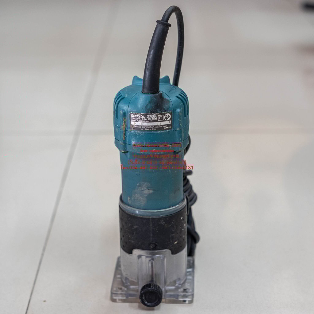 เครื่องเซาะร่อง ทริมเมอร์ MAKITA 3709 6 มม. 530 วัตต์ ของแท้ มือสอง สภาพดี เครื่องเซาะร่อง ทริมเมอร์ MAKITA 3709 6 มม. 530 วัตต์ ของแท้ มือสอง สภาพดี