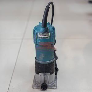 เครื่องเซาะร่อง ทริมเมอร์ MAKITA 3709 6 มม. 530 วัตต์ ของแท้ มือสอง สภาพดี