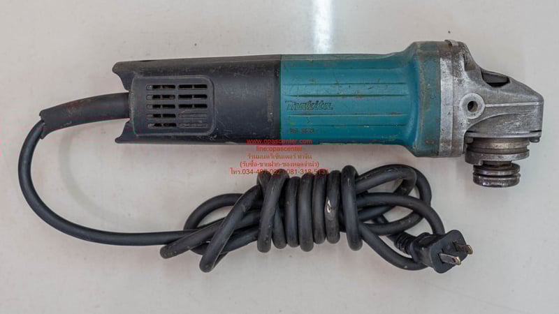 เครื่องเจียร์ มากีต้าร์ MAKITA 4 นิ้ว 840 วัตต์ รุ่น 9556HP ความเร็วรอบ 11,000 รอบต่อนาที ของแท้ มือสอง สภาพดี