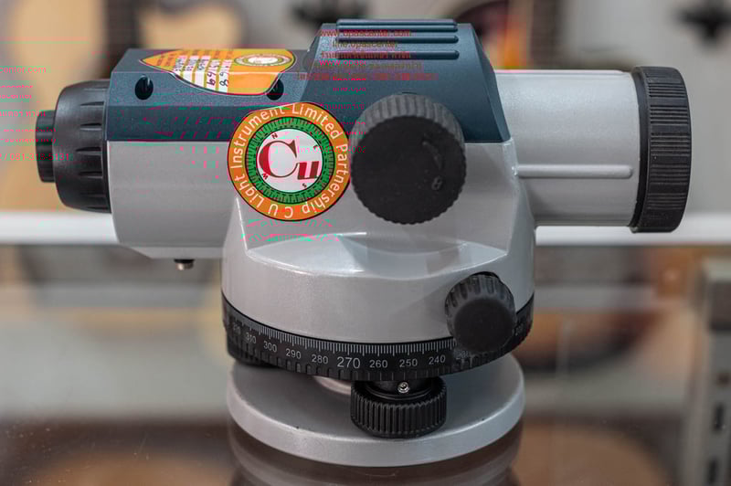 กล้องวัดระดับ BOSCH รุ่น GOL32D มือสอง ของแท้ สภาพใหม่ พร้อมกล่อง (ไม่มีขาตั้ง และไม้สตั๊ฟ)