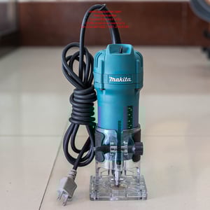 เครื่องเซาะร่อง MAKITA 3709 6 มม. 530 วัตต์ ของแท้ มือสอง สภาพใหม่มาก เครื่องเซาะร่อง MAKITA 3709 6 มม. 530 วัตต์ ของแท้ มือสอง สภาพใหม่มาก