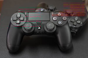 เกมส์ PS4 Play Station4 PRO 1TB 2จอย 1แผ่นเกมส์ สภาพใหม่ พร้อมกล่อง