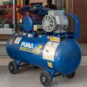 ปั๊มลมขนาดใหญ่ ปั๊มลมสายพาน PUMA PP21 แรงดัน 1HP ขนาดถังลม 92 ลิตร หัวปั๊มลม 2 ลูกสูบ มือสอง สภาพดี พร้อมใช้งาน