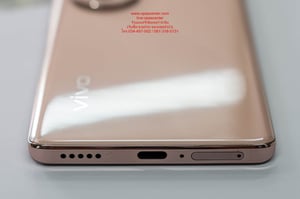 สมาร์ทโฟน vivo V40 (12+256GB) Sunglow peach (5G) มือสอง สภาพใหม่ ประกันศูนย์ 11-2568