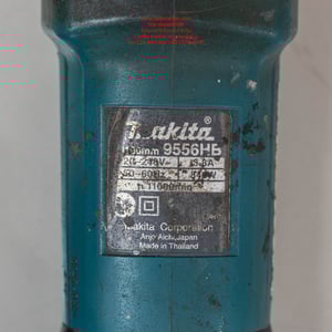 เครื่องเจียรไฟฟ้า มากีต้าร์ MAKITA 4 นิ้ว 840 วัตต์ รุ่น 9556HB สวิทซ์ท้าย ความเร็วรอบ 11,000 รอบต่อนาที ของแท้ มือสอง สภาพดี เครื่องเจียรไฟฟ้า มากีต้าร์ MAKITA 4 นิ้ว 840 วัตต์ รุ่น 9556HB สวิทซ์ท้าย ความเร็วรอบ 11,000 รอบต่อนาที ของแท้ มือสอง สภาพดี