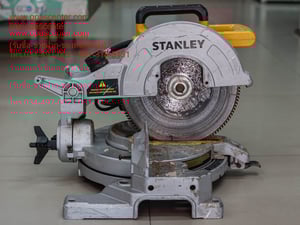 เครื่องเลื่อยองศา 10 นิ้ว 1650 w. STANLEY SM16-B1 ของแท้ มือสอง สภาพดี