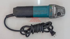 เครื่องเจียร์ มากีต้าร์ MAKITA 4 นิ้ว 840 วัตต์ รุ่น 9556HP ความเร็วรอบ 11,000 รอบต่อนาที ของแท้ มือสอง สภาพดี