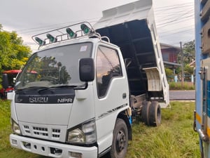 ISUZU NKR 100แรงม้า รถบรรทุก 6ล้อ ดั้มพ์ ปี2550 ISUZU NKR 100แรงม้า รถบรรทุก 6ล้อ ดั้มพ์ ปี2550