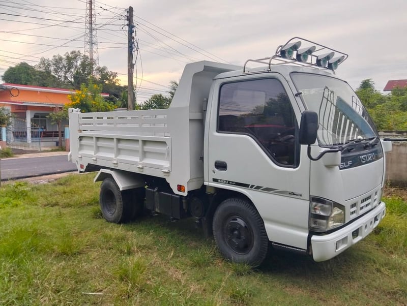 ISUZU NKR 100แรงม้า รถบรรทุก 6ล้อ ดั้มพ์ ปี2550 ISUZU NKR 100แรงม้า รถบรรทุก 6ล้อ ดั้มพ์ ปี2550