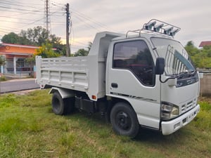 ISUZU NKR 100แรงม้า รถบรรทุก 6ล้อ ดั้มพ์ ปี2550 ISUZU NKR 100แรงม้า รถบรรทุก 6ล้อ ดั้มพ์ ปี2550