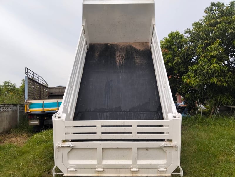 ISUZU NKR 100แรงม้า รถบรรทุก 6ล้อ ดั้มพ์ ปี2550 ISUZU NKR 100แรงม้า รถบรรทุก 6ล้อ ดั้มพ์ ปี2550