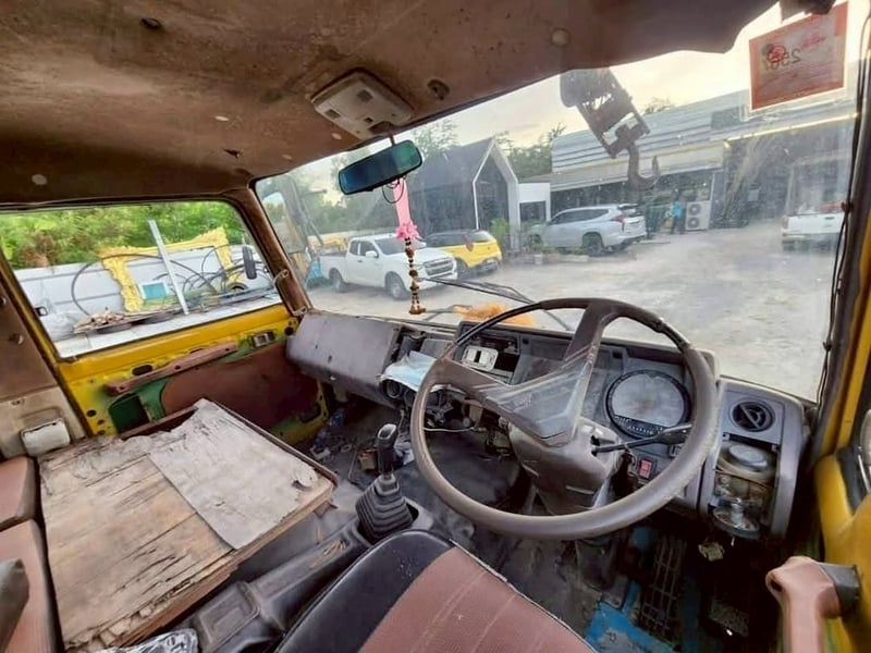 รถฮีโน่ HINO 6 ล้อใหญ่ ติดเครน 3 ตัน 3 ปลอก ปี 39