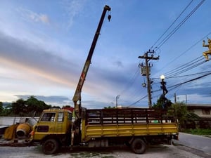 รถฮีโน่ HINO 6 ล้อใหญ่ ติดเครน 3 ตัน 3 ปลอก ปี 39