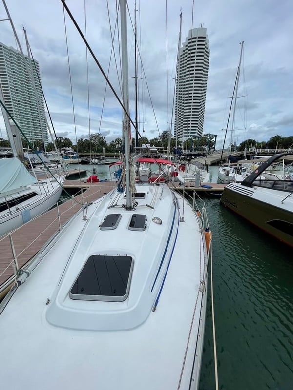 เรือยอชท์ สภาพสวย ใช้งานน้อย เจ้าของดูแลดี