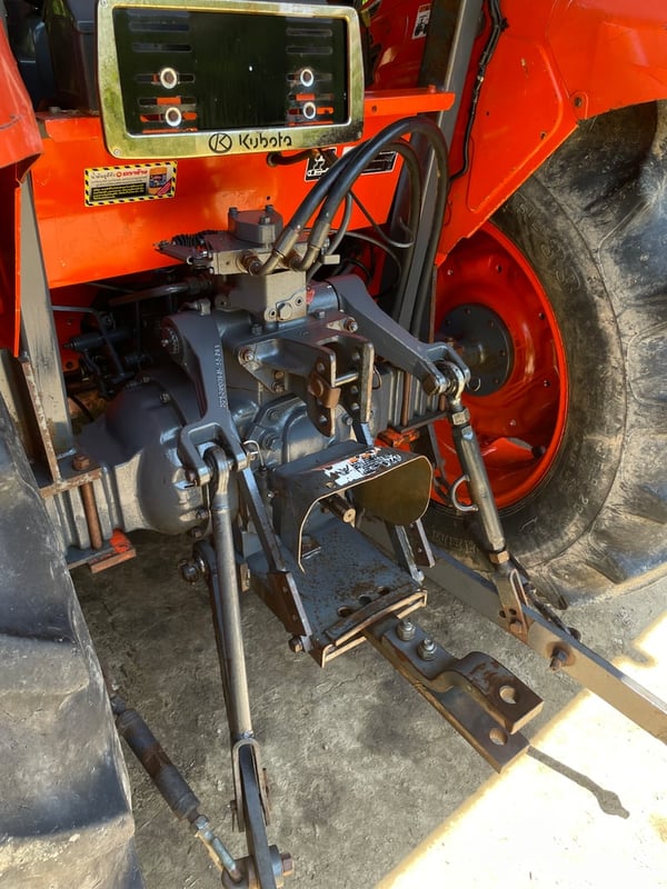 รถไถคูโบต้า M6040SU