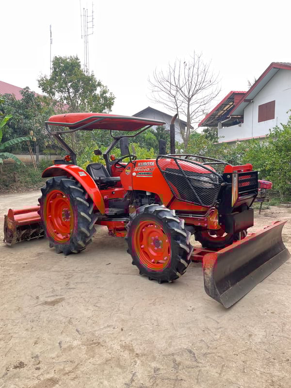 Kubota M6040SU