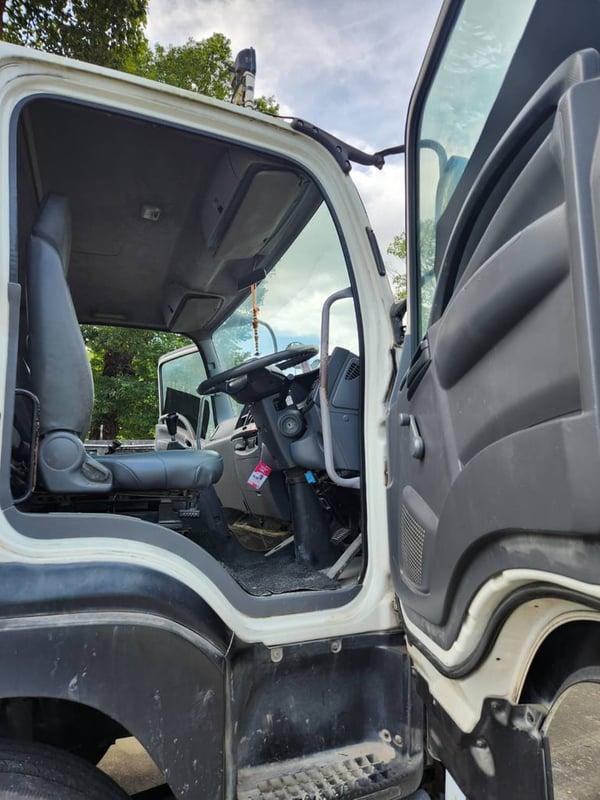 ISUZU FVM 240แรงม้า รถบรรทุก 10ล้อ พื้นเรียบ ปี2010