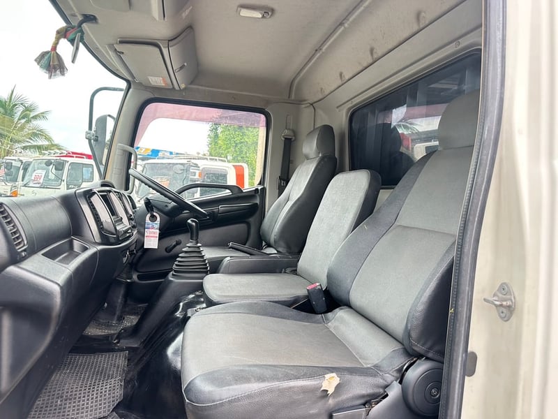 Hino mega 500 ปี57 รถโดยสาร กระบะยาว 5.60เมตร ไมล์น้อยมาก Hino mega 500 ปี57 รถโดยสาร กระบะยาว 5.60เมตร ไมล์น้อยมาก