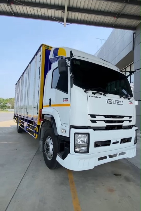 ISUZU FTR240 ปี65 ตู้แห้ง 10บาน ยาว7.6เมตร ราคารวมvat ฟรีโอน ฟรีประกัน