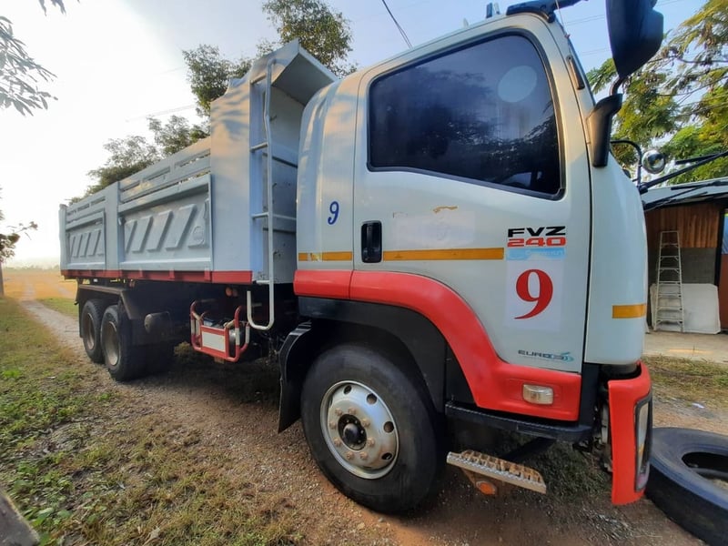 ขาย 10ล้อ ดั้มพ์ ISUZU FVZ240 FVZ300 ปี60 รถพร้อมใช้งาน มี2คัน ขาย 10ล้อ ดั้มพ์ ISUZU FVZ240 FVZ300 ปี60 รถพร้อมใช้งาน มี2คัน