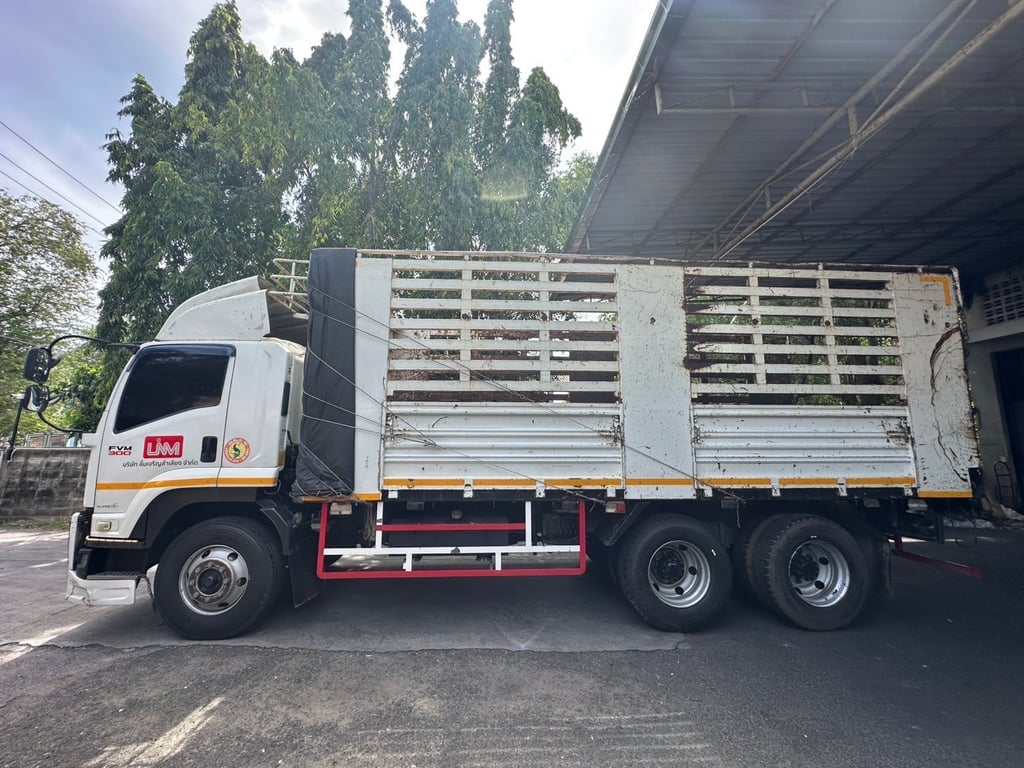 ISUZU FVM 300แรงม้า รถบรรทุก 10ล้อ กระบะคอกสูง ปี2015 เลขไมล์ 609,000 กม. ISUZU FVM 300แรงม้า รถบรรทุก 10ล้อ กระบะคอกสูง ปี2015 เลขไมล์ 609,000 กม.