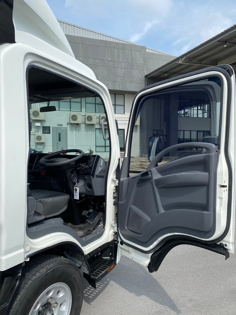 ISUZU NLR130 ปี65 ตู้แห้ว ยาว3เมตร ประกันศูนย์เหลือ2ปี