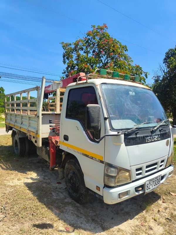 ISUZU NKR130 ปี50 6ล้อ ติดเครน2.2ตัน พร้อมใช้งาน