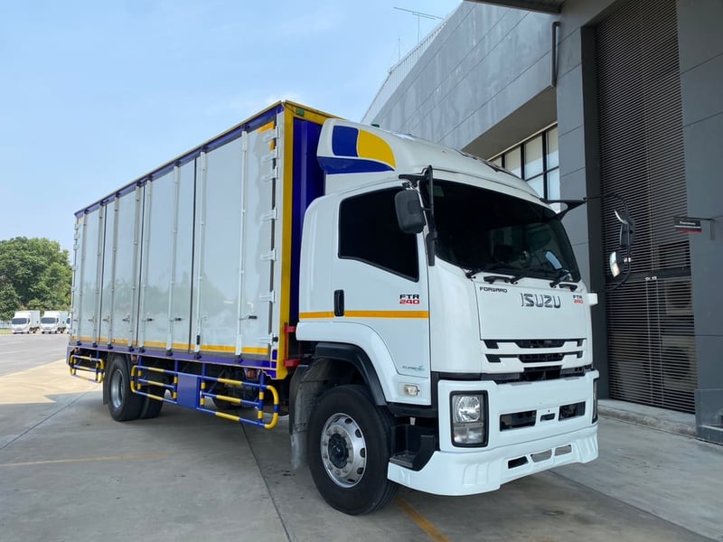 ISUZU FTR240 ปี65 ตู้แห้ง 10บาน ยาว7.6เมตร ราคารวมvat ฟรีโอน ฟรีประกัน