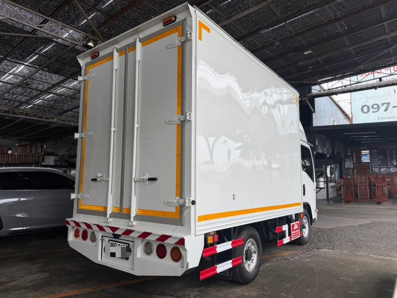 ISUZU NLR130 ปี68 ยูโร5 เกียร์ออโต้ ตู้ยาว3.2เมตร รถสวย พร้อมใช้ ISUZU NLR130 ปี68 ยูโร5 เกียร์ออโต้ ตู้ยาว3.2เมตร รถสวย พร้อมใช้