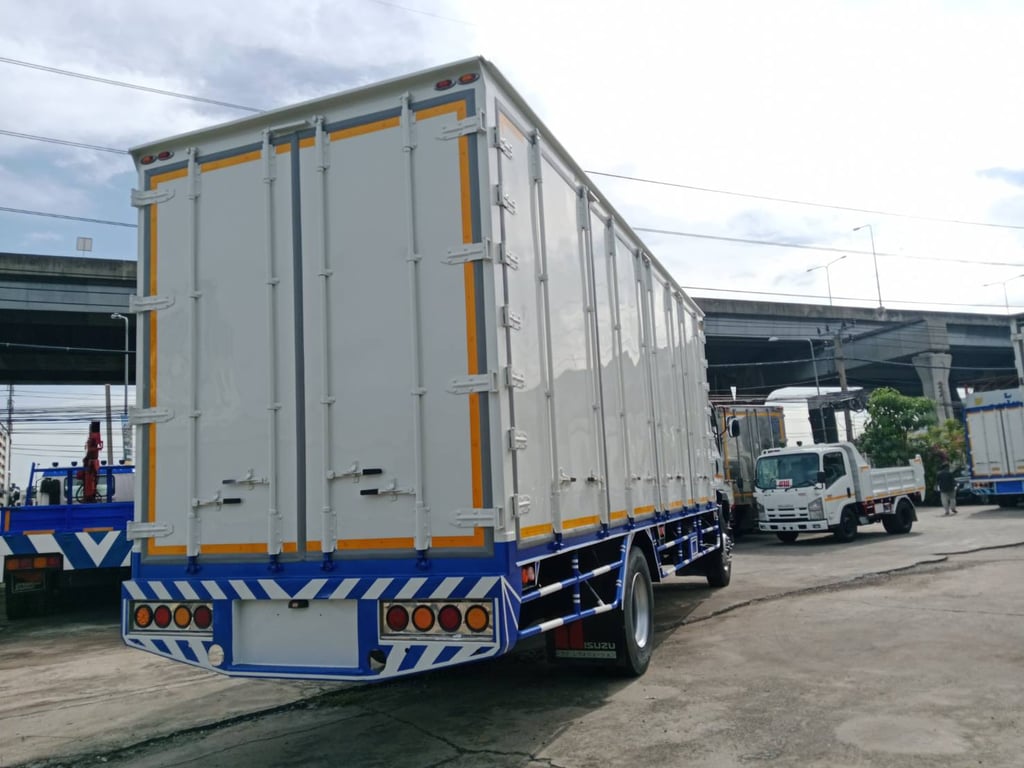 ISUZU FTR240 ปี63 ตู้แห้ง 10บาน พร้อมใช้งาน