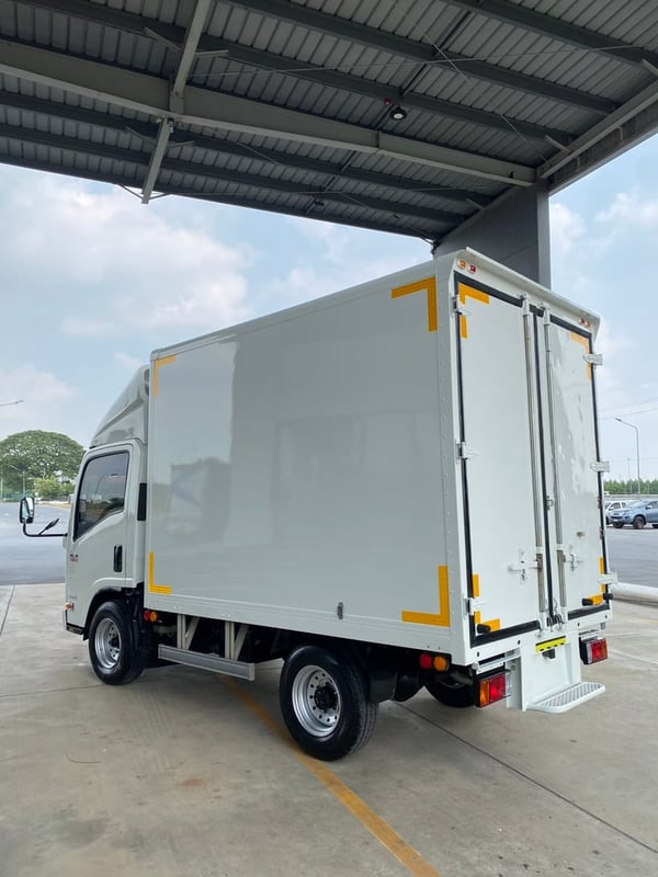 ISUZU NLR130 ปี58 ตู้แห้ง ยาว3เมตร ราคารวมVat ฟรีโอน